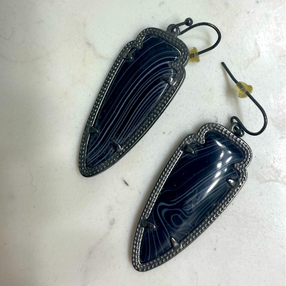 Black X Gunmetal Kendra scott arrowhead earrings 🖤